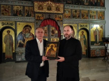 Руководитель Кипрского отделения ИППО передал в дар храму святителя Николая Мирликийского в Щукине икону святителя Николая Чудотворца