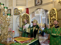 Епископ Истринский Серафим совершил Литургию в храме преподобного Симеона Столпника за Яузой