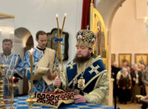 Епископ Истринский Серафим совершил Литургию в храме иконы Божией Матери «Неопалимая Купина» в Отрадном