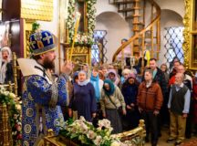 Митрополит Звенигородский Арсений совершил Литургию в храме Покрова Пресвятой Богородицы в Медведкове