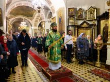 Митрополит Звенигородский Арсений возглавил Литургию в храме Живоначальной Троицы на Пятницком кладбище
