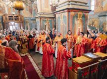 Митрополит Воскресенский Григорий совершил Литургию в Архангельском соборе Московского Кремля