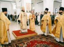 Епископ Раменский Алексий совершил Литургию в храме великомученицы Анастасии Узорешительницы в Теплом Стане