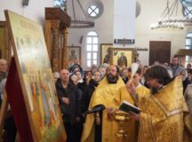 Новый образ «Исцеление кровоточивой жены» освятили в храме Собора Московских святых в Бибиреве