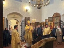 Архиепископ Одинцовский Фома совершил Литургию в храме Живоначальной Троицы в Троице-Голенищеве