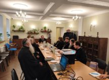 Круглый стол в рамках окружного этапа Рождественских чтений провели в храме Софии Премудрости Божией в Средних Садовниках