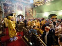 Литургия в храме Живоначальной Троицы в Останкине совершена архиерейским чином