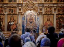 Архиепископ Одинцовский Фома совершил Литургию в храме Рождества Пресвятой Богородицы в Крылатском