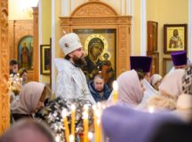 Митрополит Звенигородский Арсений возглавил престольный праздник в храме Архангела Михаила при клиниках на Девичьем поле