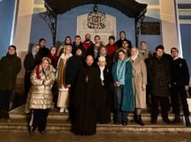 Ночную Литургию для молодежи Южного викариатства совершили в храме иконы Божией Матери «Живоносный Источник» в Царицыне