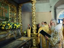 Председатель Синодального отдела по монастырям и монашеству совершил Литургию в Донском монастыре в день памяти святителя Тихона и отцов Поместного Собора 1917-1918 годов