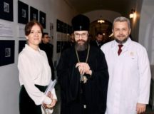 Выставка «Большое американское путешествие. Святитель Тихон на краю земли» открылась на территории больницы святителя Алексия при участии Синодального миссионерского отдела