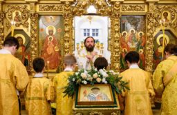 Митрополит Звенигородский Арсений совершил детскую Литургию в храме Живоначальной Троицы в Свиблове