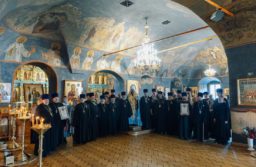 Митрополит Воскресенский Григорий вручил Патриаршие награды священнослужителям храмов Центрального викариатства