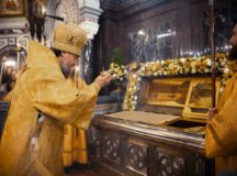 Митрополит Воскресенский Григорий совершил всенощное бдение в Храме Христа Спасителя