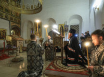 Епископ Бронницкий Иоанн совершил повечерие с чтением Великого канона прп. Андрея Критского в Андреевском монастыре