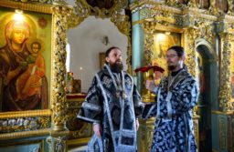 Митрополит Звенигородский Арсений совершил Литургию Преждеосвященных Даров в храме Живоначальной Троицы в Свиблове