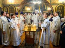 Митрополит Звенигородский Арсений совершил Литургию в храме Успения Пресвятой Богородицы в Архангельском-Тюрикове