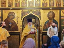 Настоятель храма Успения Пресвятой Богородицы в Архангельском-Тюрикове награжден за вклад в сохранение духовного наследия и воспитание молодежи в муниципальном округе Северный