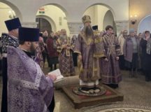 Архиерейское богослужение состоялось в храме иконы Божией Матери «Воспитание» в Некрасовке