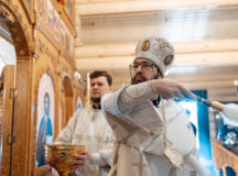 Архиепископ Зеленоградский Савва совершил чин малого освящения храма Воздвижения Креста Господня в Митине