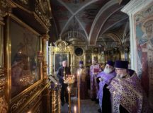 Молебен по случаю 10-летия со дня образования Росгвардии совершили в храме преподобных Зосимы и Савватия Соловецких в Гольянове