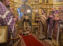 Архиепископ Зеленоградский Савва совершил Литургию в храме святителя Николая Мирликийского в Зеленограде