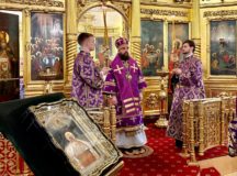 Митрополит Звенигородский Арсений совершил Литургию в храме Живоначальной Троицы на Пятницком кладбище