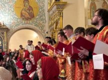 Евангелие на 36 языках прочитали в храме благоверного князя Александра Невского при МГИМО на Пасху