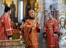 Епископ Раменский Алексий совершил Литургию в храме праведного воина Феодора Ушакова в Южном Бутове