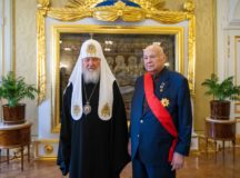 Святейший Патриарх Кирилл вручил В.И. Ресину орден благоверного князя Александра Невского I степени