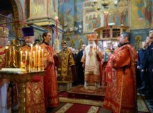 В день Радоницы Предстоятель Русской Церкви совершил Литургию в Архангельском соборе Московского Кремля