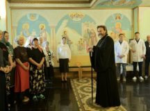 Архиепископ Одинцовский Фома совершил Литургию храме Живоначальной Троицы при НПЦ им. В.Ф. Войно-Ясенецкого