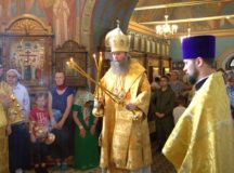 Епископ Павлово-Посадский Силуан совершил Литургию в храме Живоначальной Троицы в Остафьеве