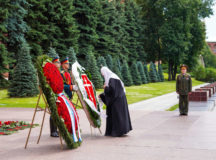 В 85-ю годовщину начала Великой Отечественной войны Святейший Патриарх Кирилл возложил венок к могиле Неизвестного солдата у Кремлевской стены