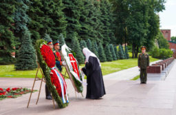 В 85-ю годовщину начала Великой Отечественной войны Святейший Патриарх Кирилл возложил венок к могиле Неизвестного солдата у Кремлевской стены