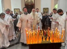 Митрополит Каширский Феогност совершил Литургию в храме святителя Николая Мирликийского в Бирюлеве