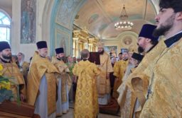 Митрополит Волоколамский Антоний возглавил Литургию в храме великомученицы Екатерины на Всполье в день памяти святителя Иоанна Шанхайского