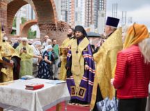 Епископ Раменский Алексий освятил закладной камень в основание храма Преображения Господня в Старом Беляеве