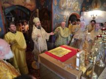 Митрополит Воскресенский Григорий совершил Литургию в храме Василия Блаженного на Красной площади